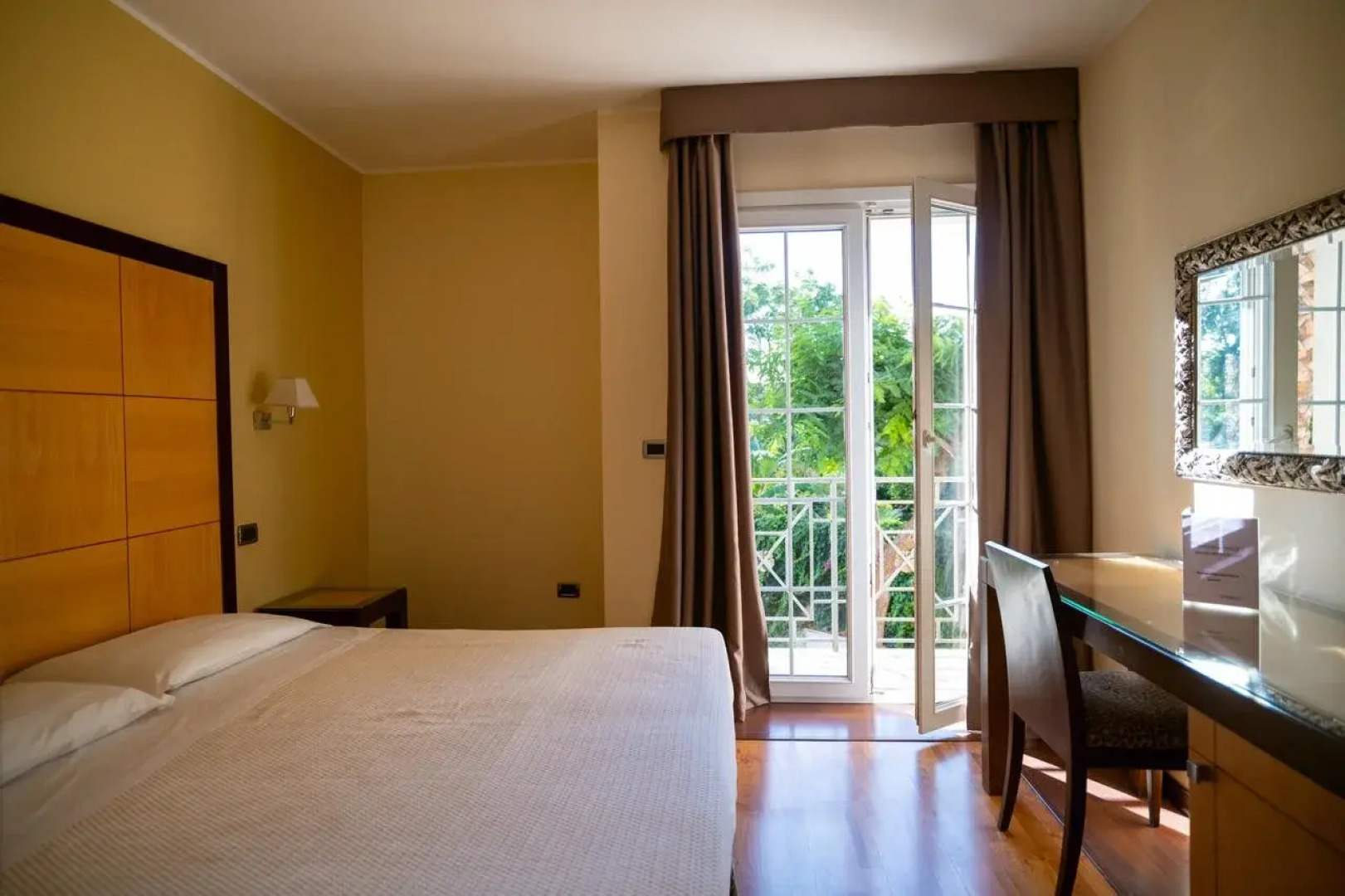 Regent Beach Hotel & Apartments