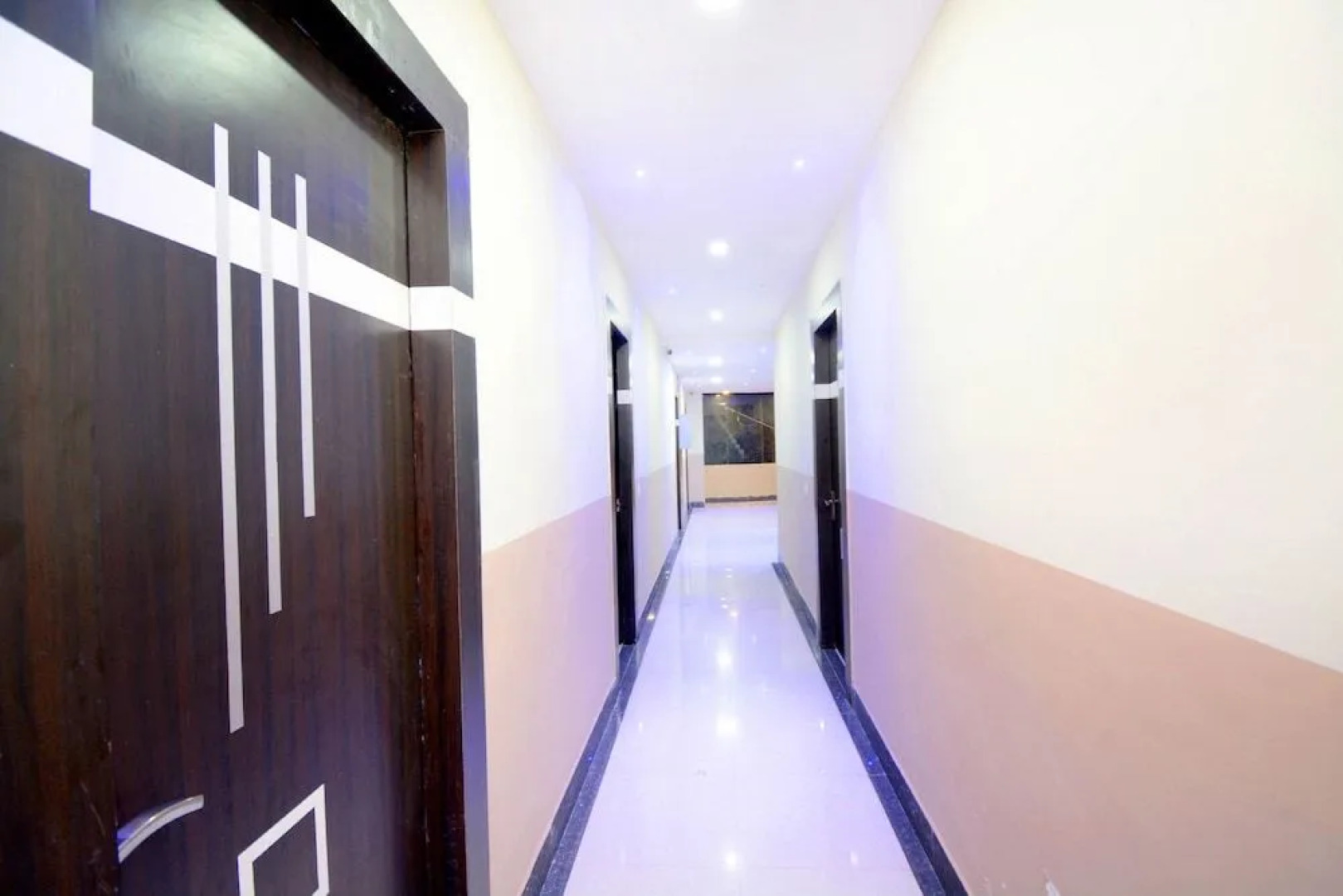 OYO 37809 Hotel Royal Lifestyle