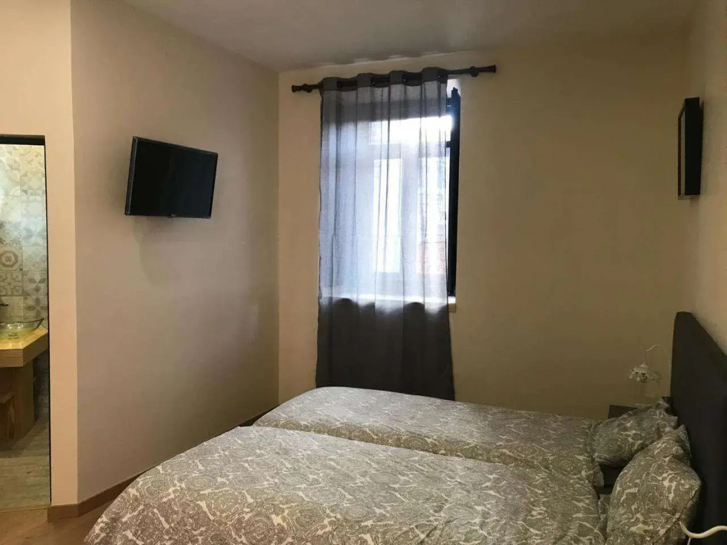 Hostel Wood Steel & Glass