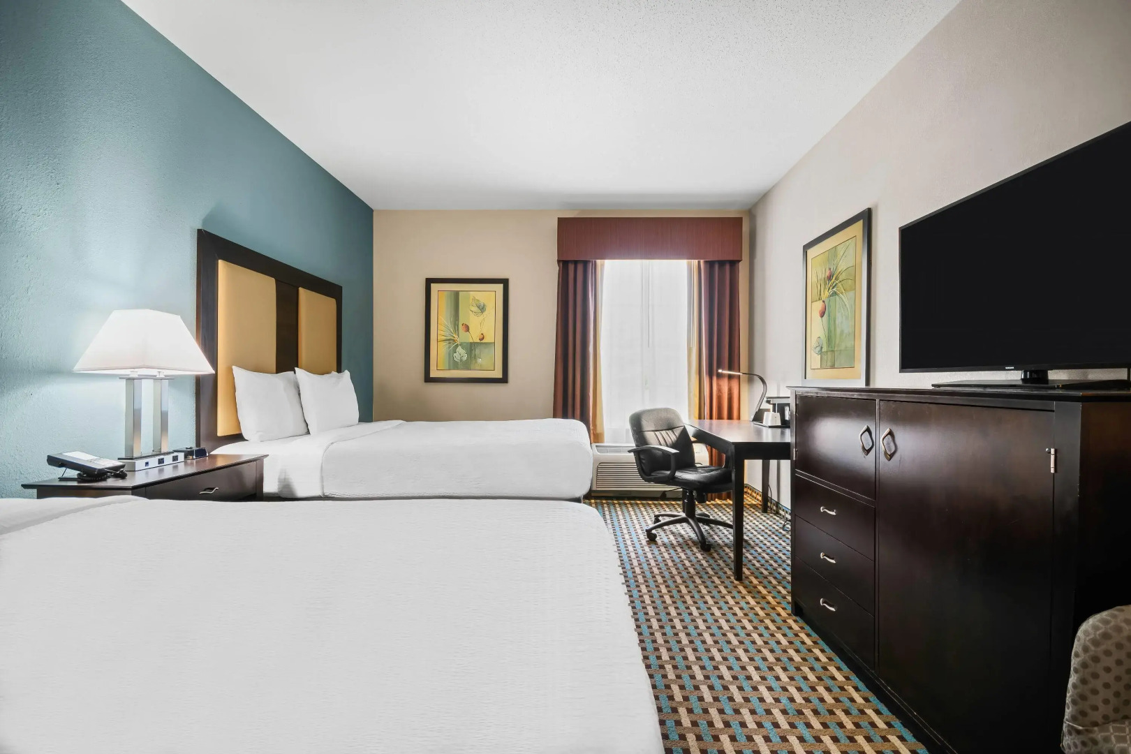 La Quinta Inn & Suites by Wyndham Stonington-Mystic Area