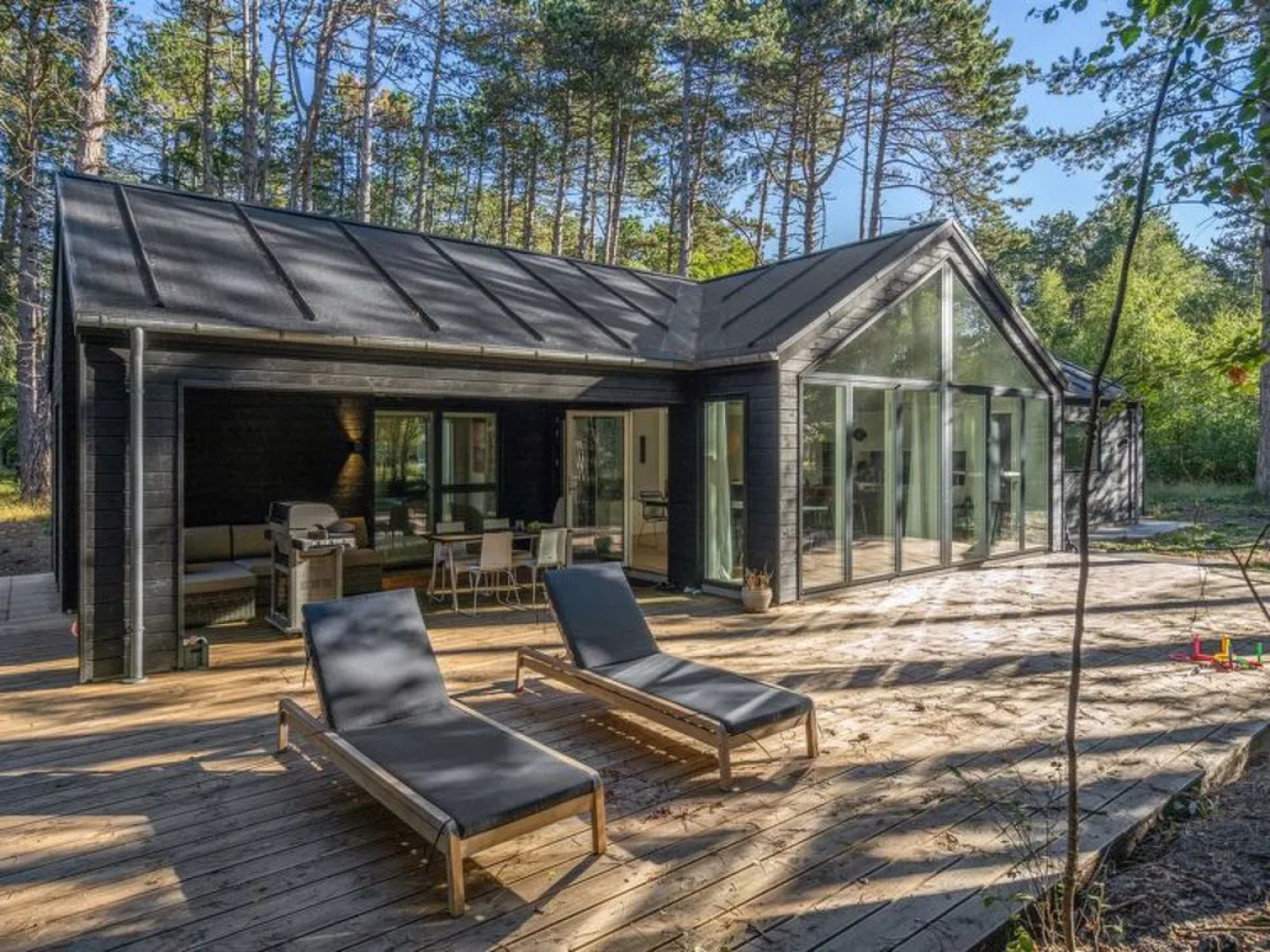 "Iwa" - 475m from the sea in Sealand