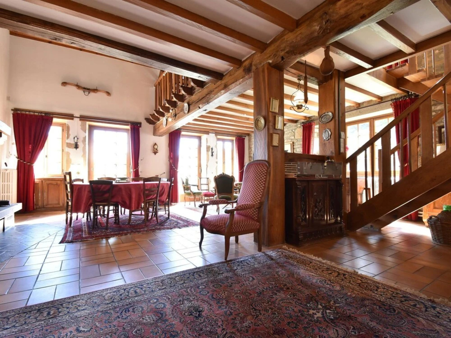 Modern Holiday Home in Vault-de-Lugny with Meadow View