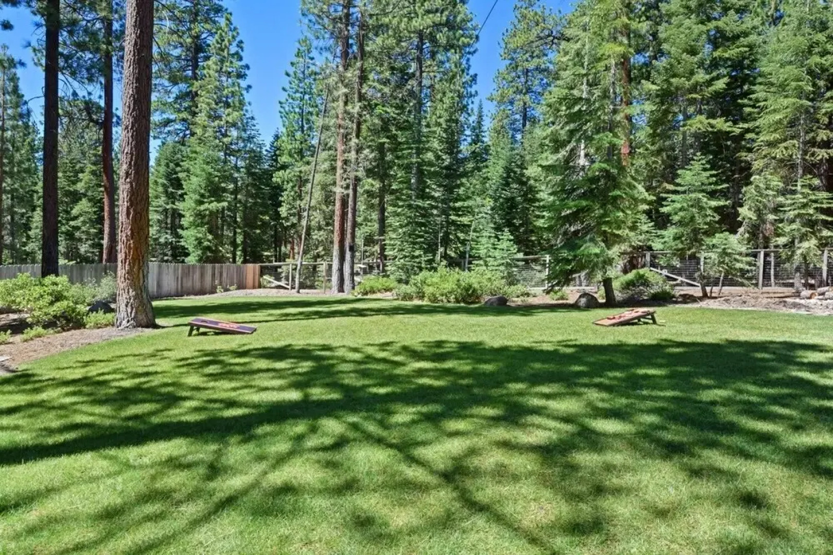 Old County Estate - Hot Tub 5 Bedroom Home by Redawning