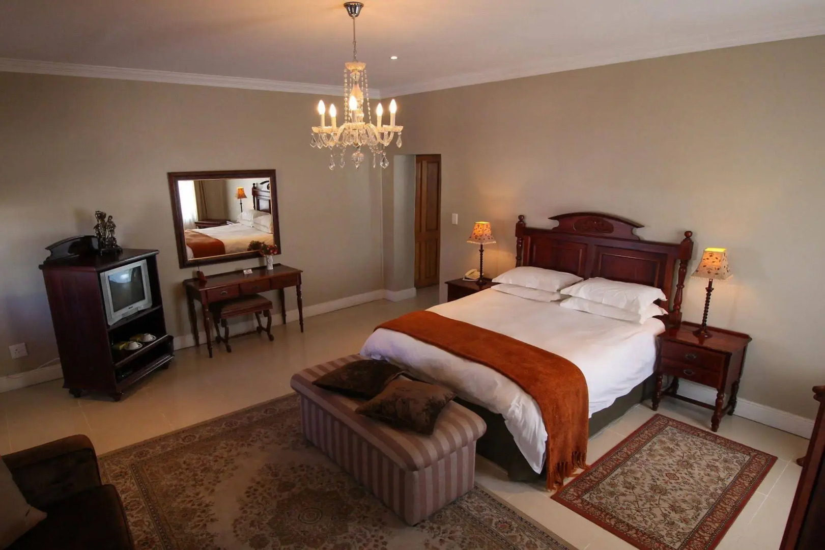 The Victorian 1906 Hotel