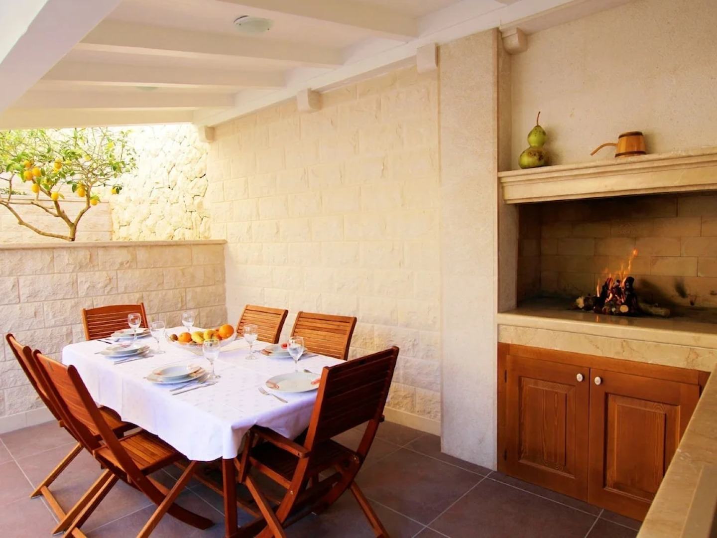 Majestic Villa in Okrug Donji With Swimming Pool