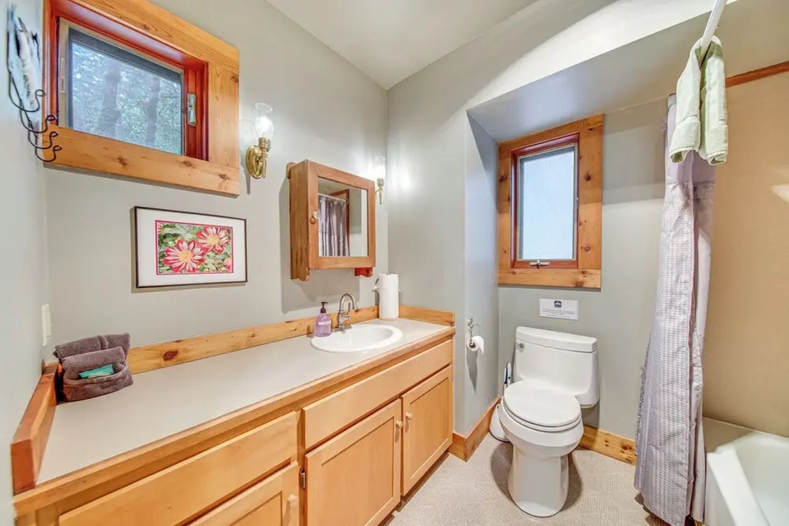 Riverfront Skykomish Cabin w/ Private Hot Tub!