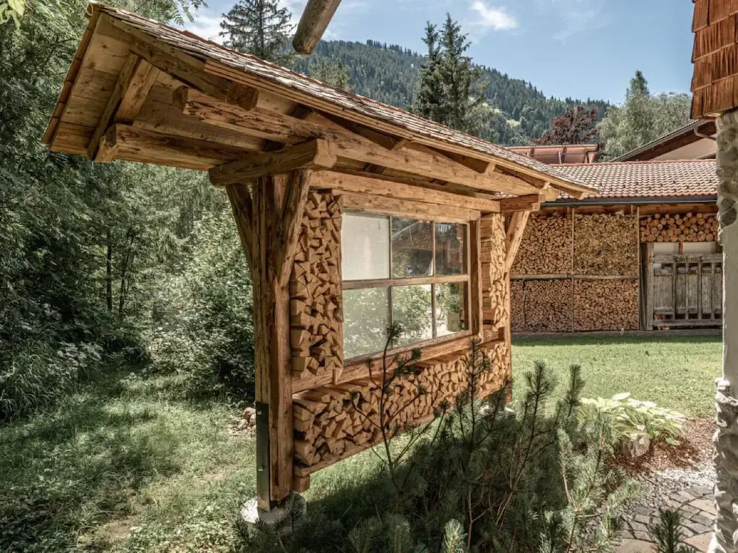 Felsenhutte Modern Retreat