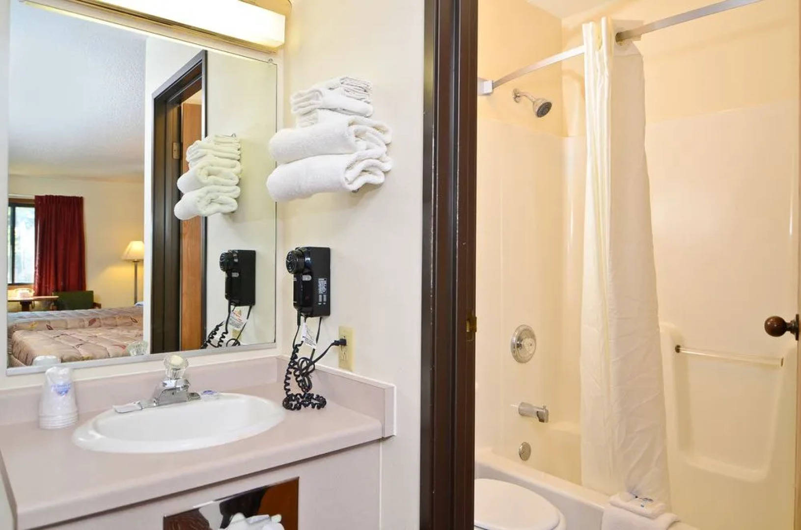 Super 8 by Wyndham Hayward WI