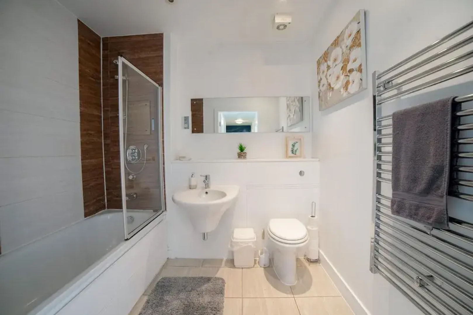 Dyzyn Living - The East Lock Business Travel Wifi Parking