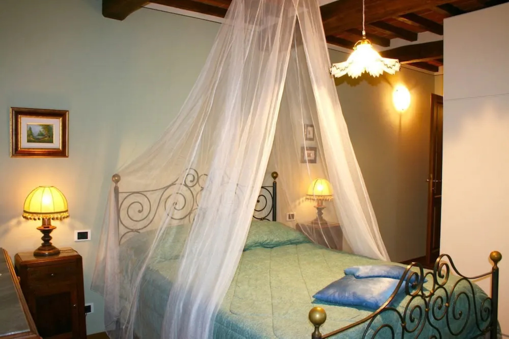 Wonderful private villa with private pool, A/C, WIFI, TV, pets allowed and parking, close to Are...