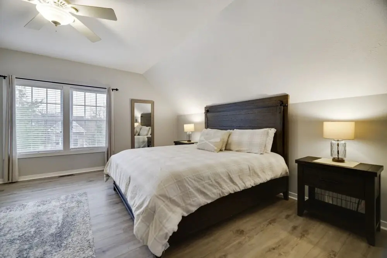 The Nest at Pinecrest by Avantstay Hot Tub Spacious Deck Game Room Fire Pit