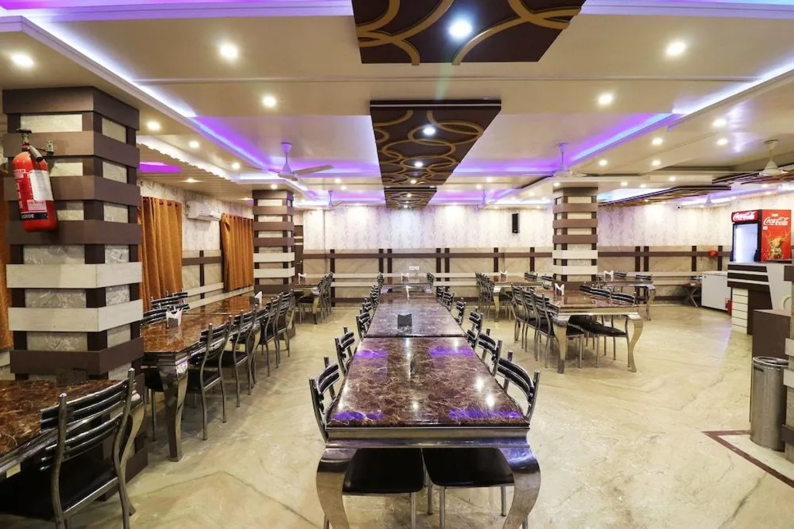 OYO 30163 Hotel Taj Palace