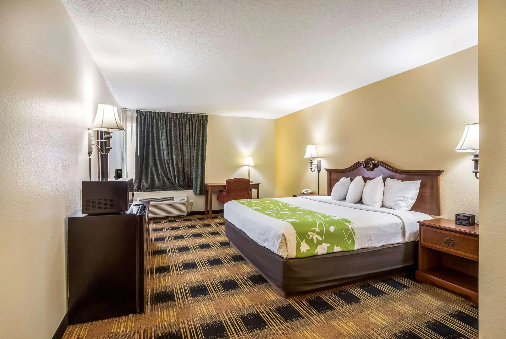Econo Lodge Inn & Suites Fairview Heights - St. Louis