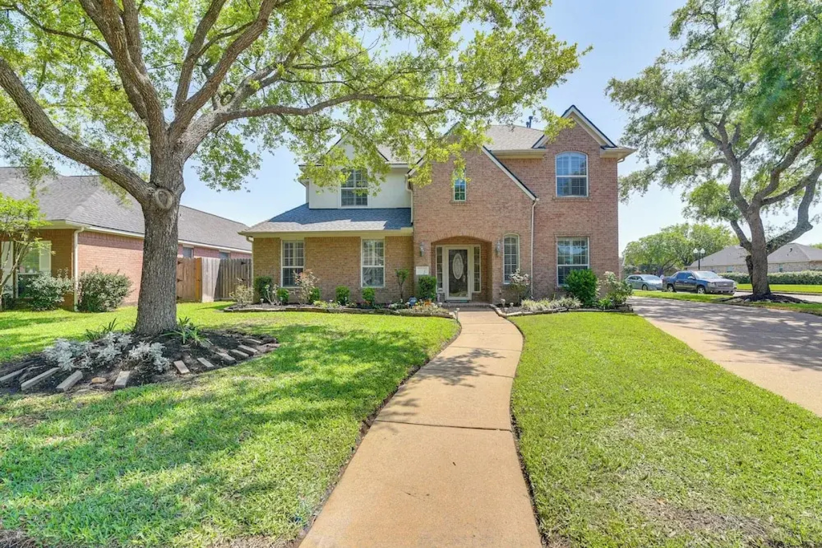 Patio, BBQ & Yard: Family Retreat in Pearland
