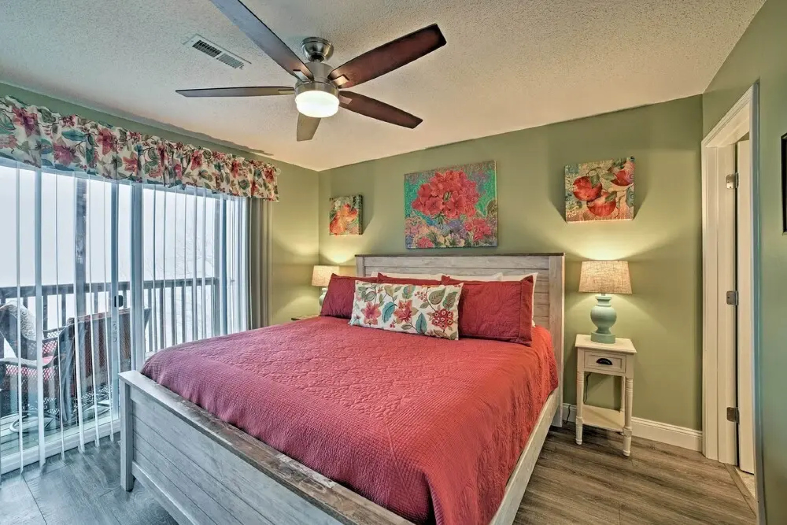 Cozy Missouri Condo ~ 2 Mi to Silver Dollar City!