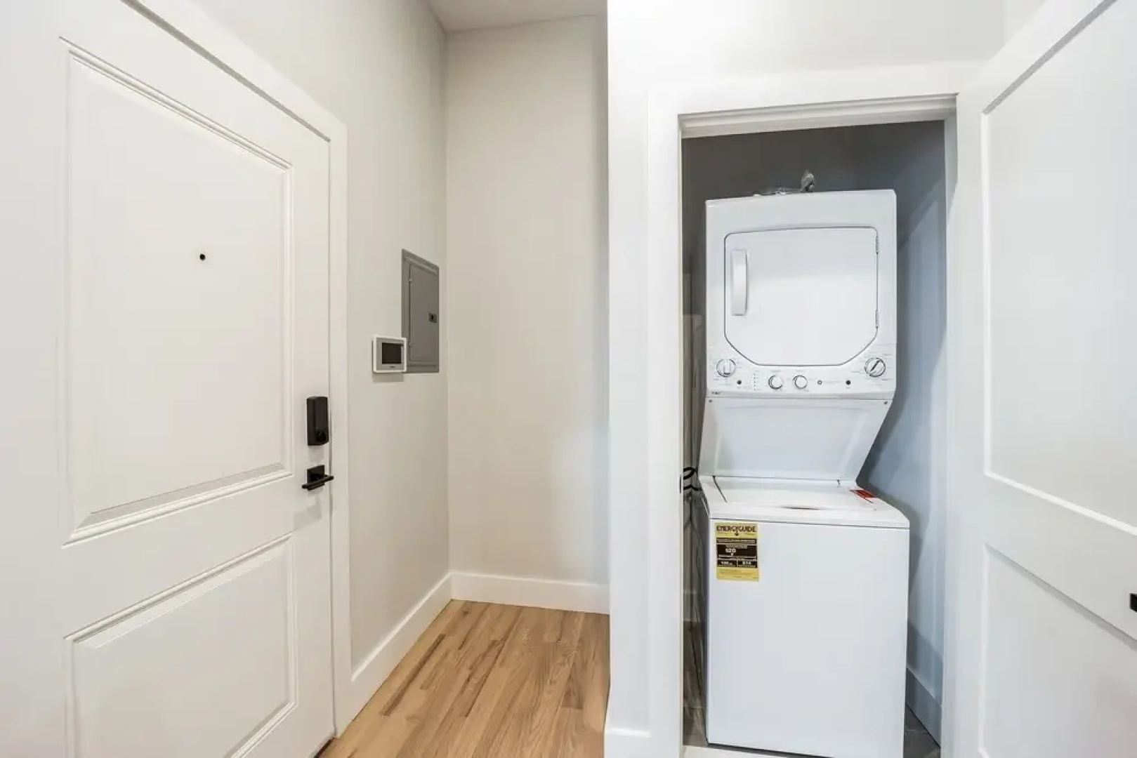 Charming Gem In Newark 3 Bedroom Apts by RedAwning