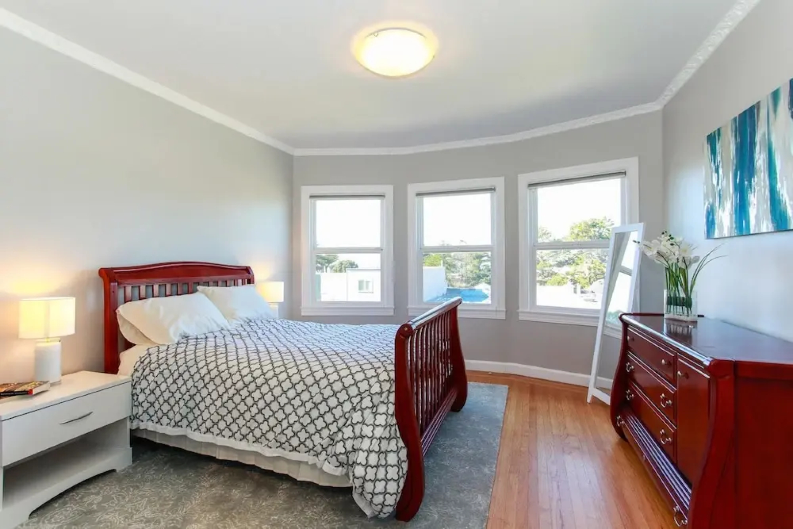 Stylish 2BR Sunset House W Parking by RedAwning