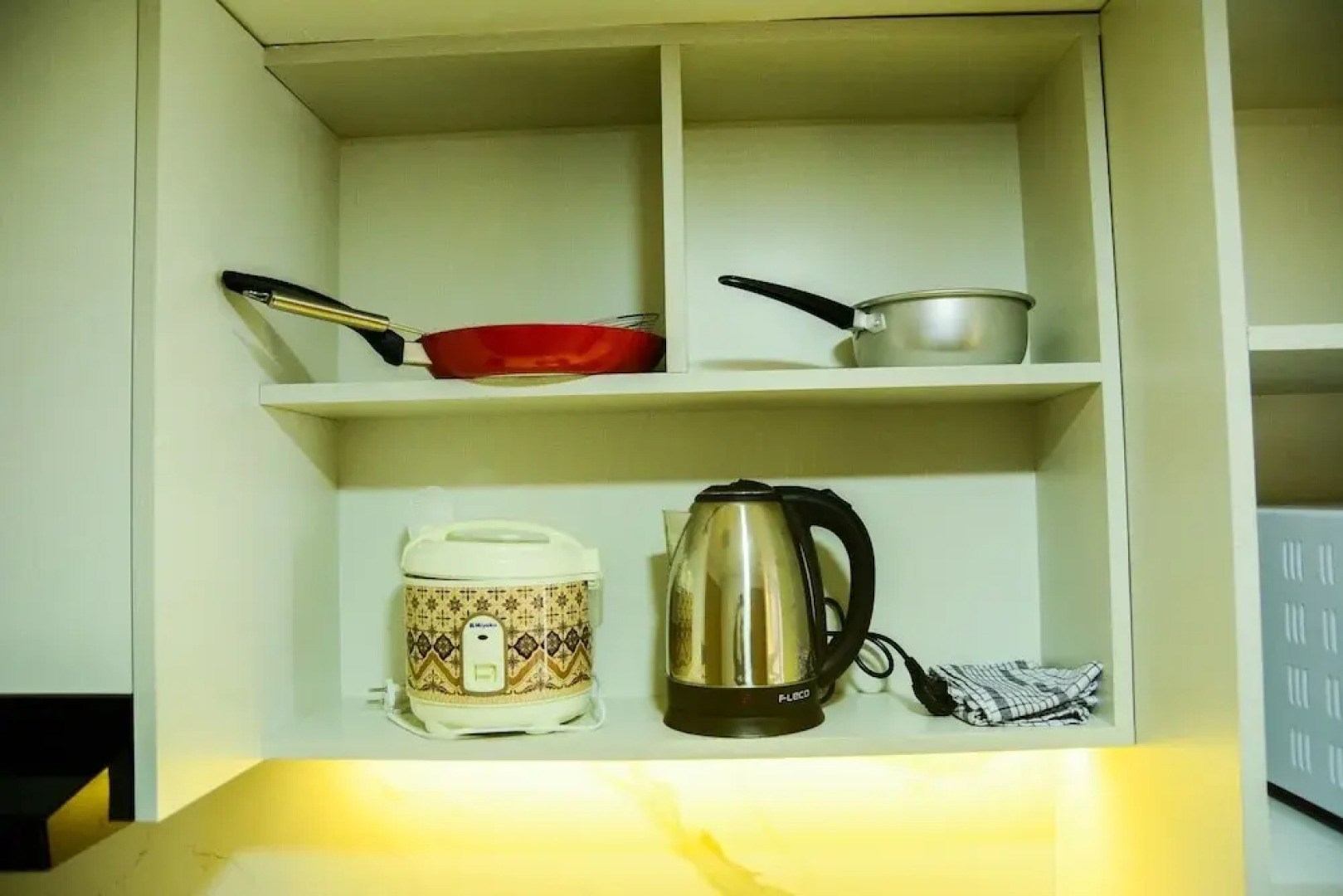 Mahogany Suites Studio Room The Oasis Apartment Cikarang