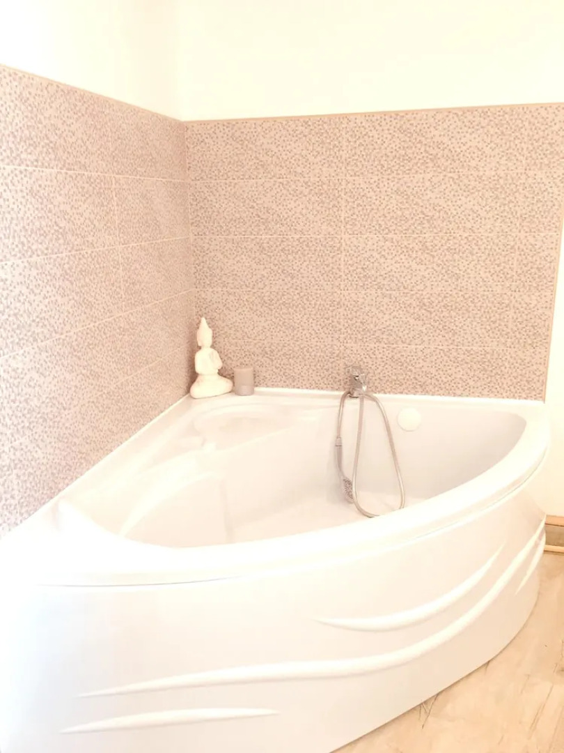 House With one Bedroom in Châteauneuf-val-saint-donat, With Wonderful Mountain View, Shared Pool, Enclosed Garden