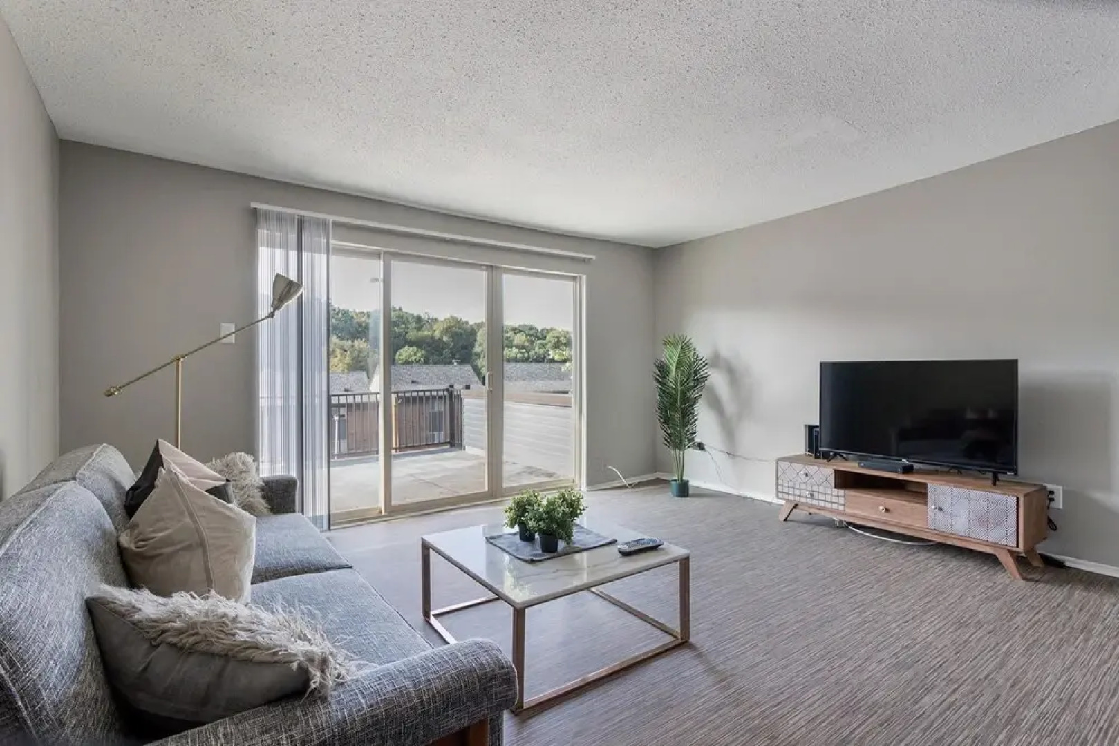 The Relaxing Lakeside Suites