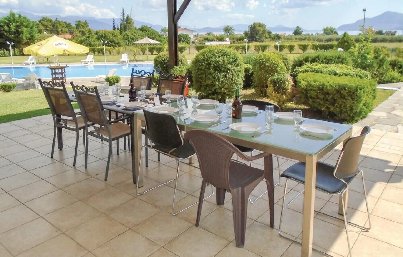 Amazing Home in Kamena Vourla With Wifi and 9 Bedrooms