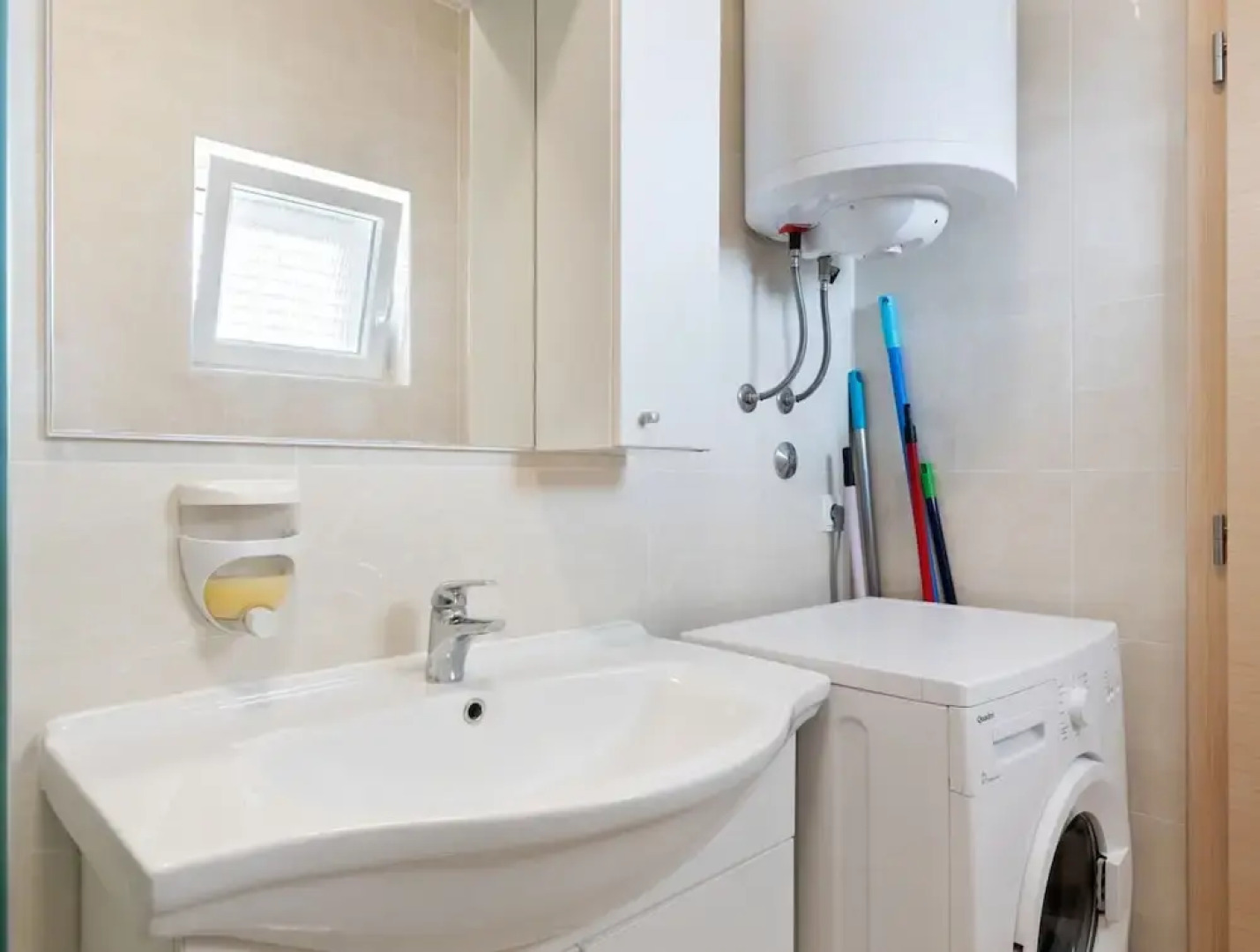 Simplistic Apartment in Neviđane with Balcony