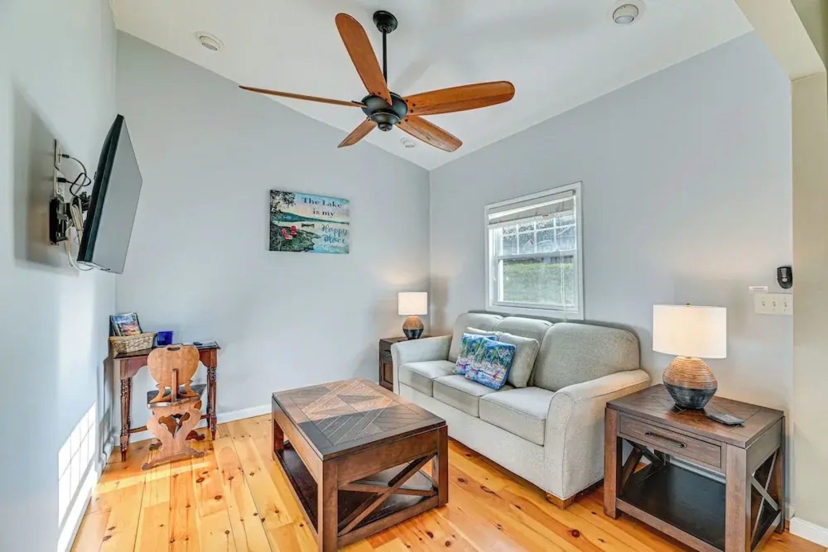 Pet-friendly Honeoye Cottage Rental: Walk to Lake!