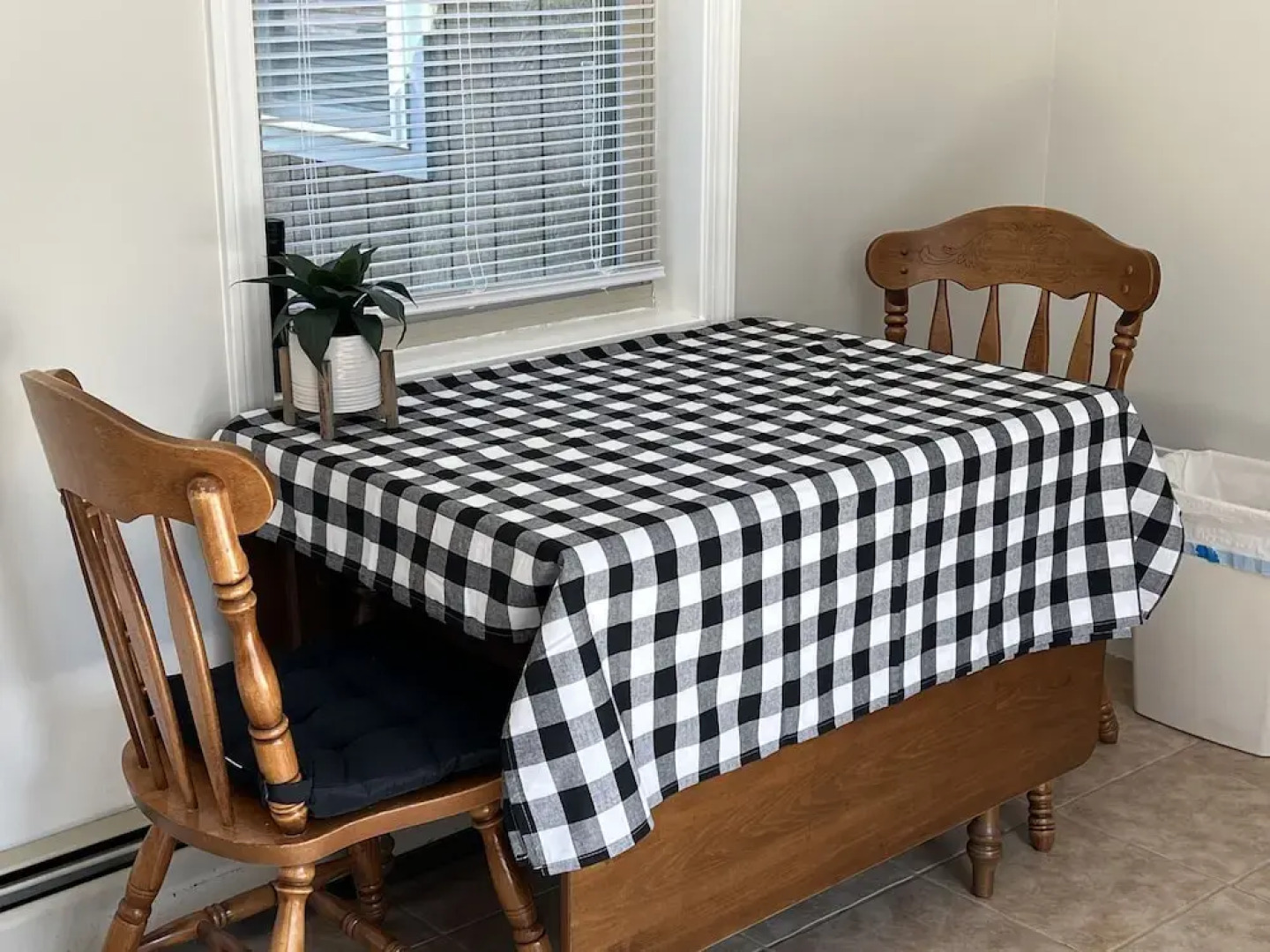 Charming Cottage Amidst Majestic Peaks 3 Bedroom Home