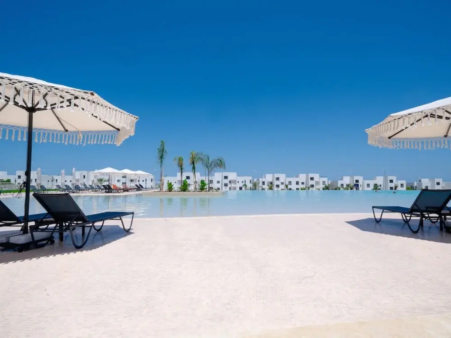 Modern and Spacious Apartment With Beautiful Roof Terrace and sea View