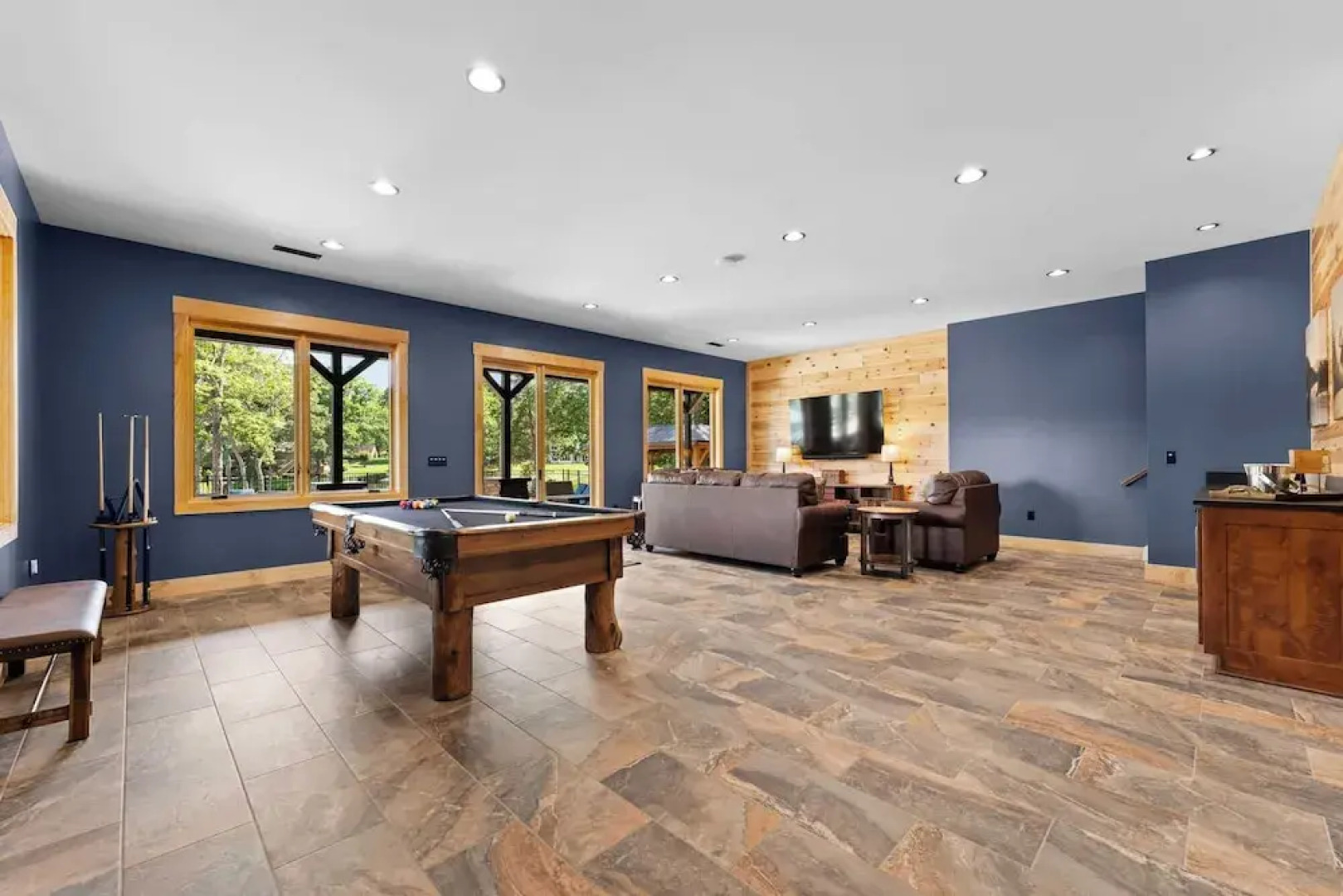 Black Bear & Blue Heron by Avantstay 2 Lakefront Homes, Sleeps 43 Pool, Dock, Theater