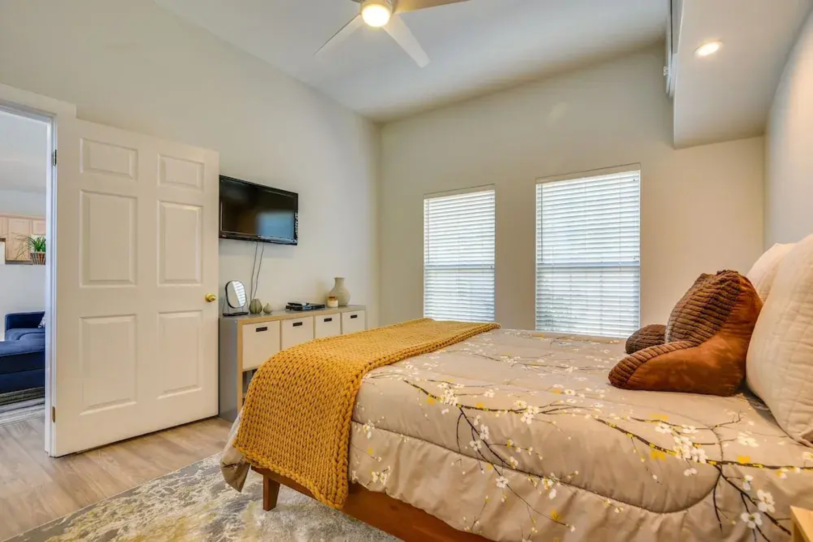 Luxe Pasadena Casita w/ Fireplace & Grill