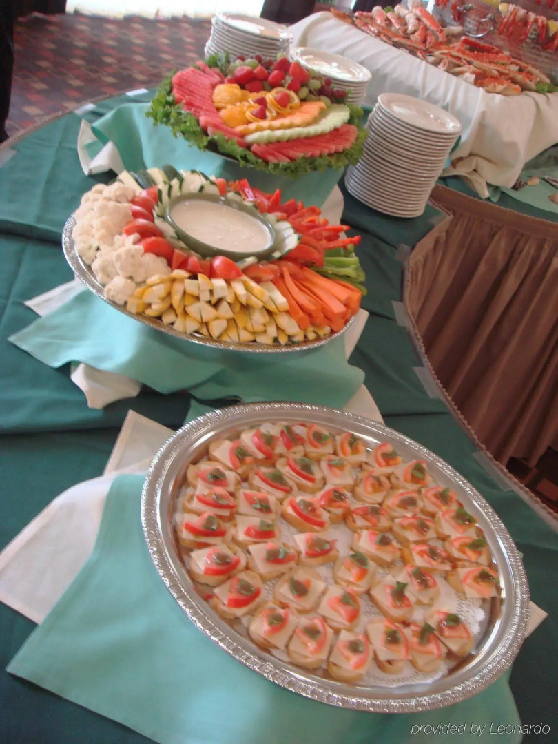 Holiday Inn & Suites Oakland Airport by IHG