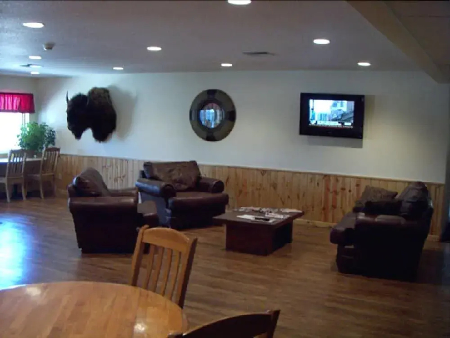 North Shore Inn and Suites