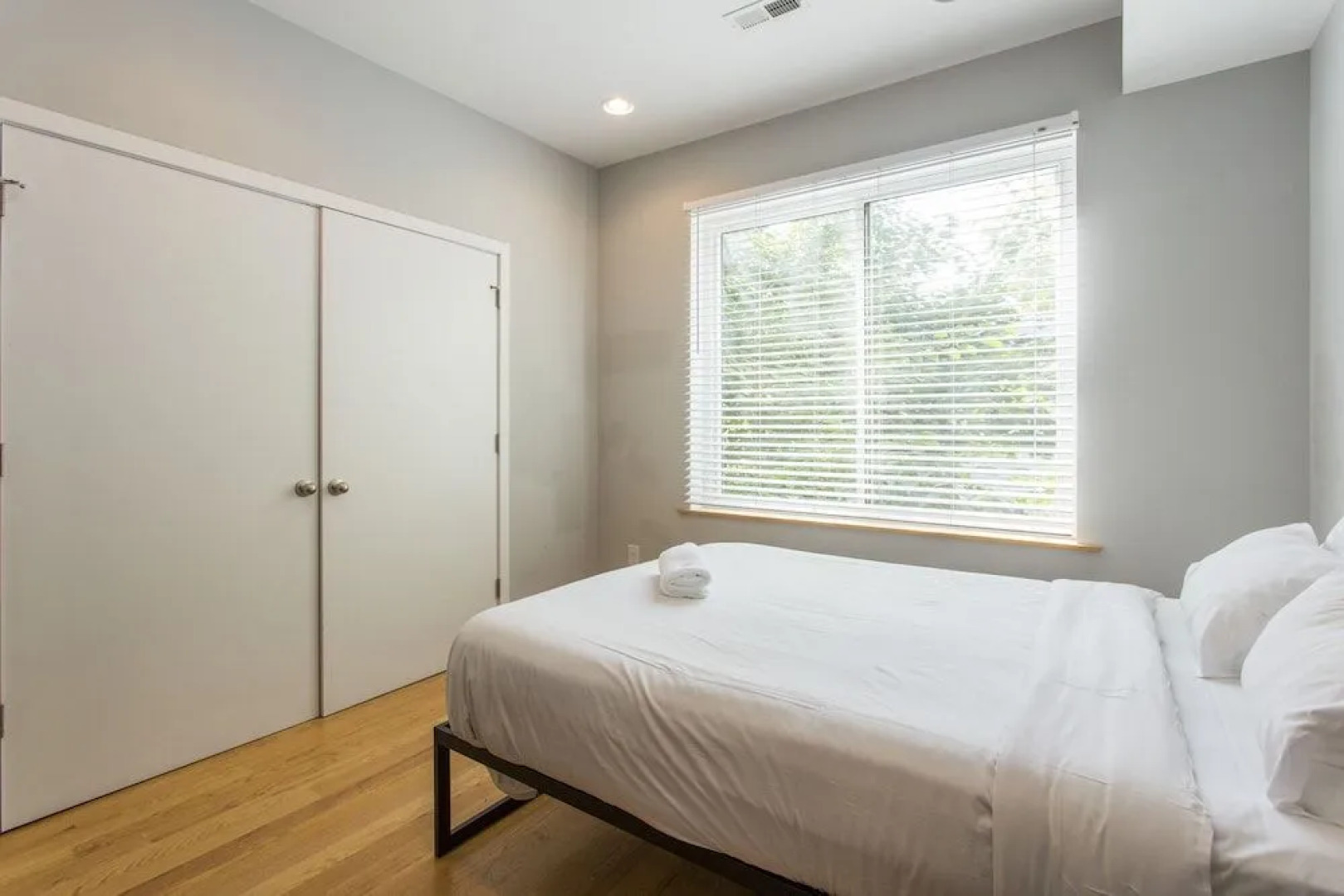 Philly's Finest - Roof Deck, Pool Table and More