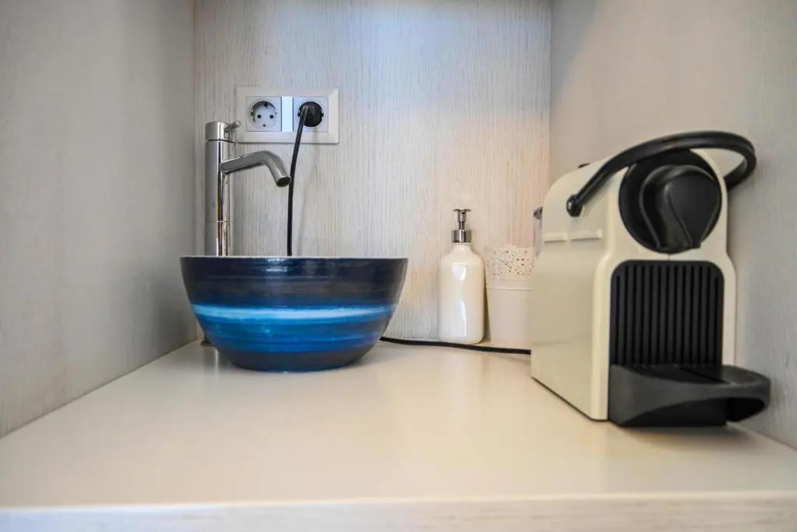 Schinoza Luxury Suites