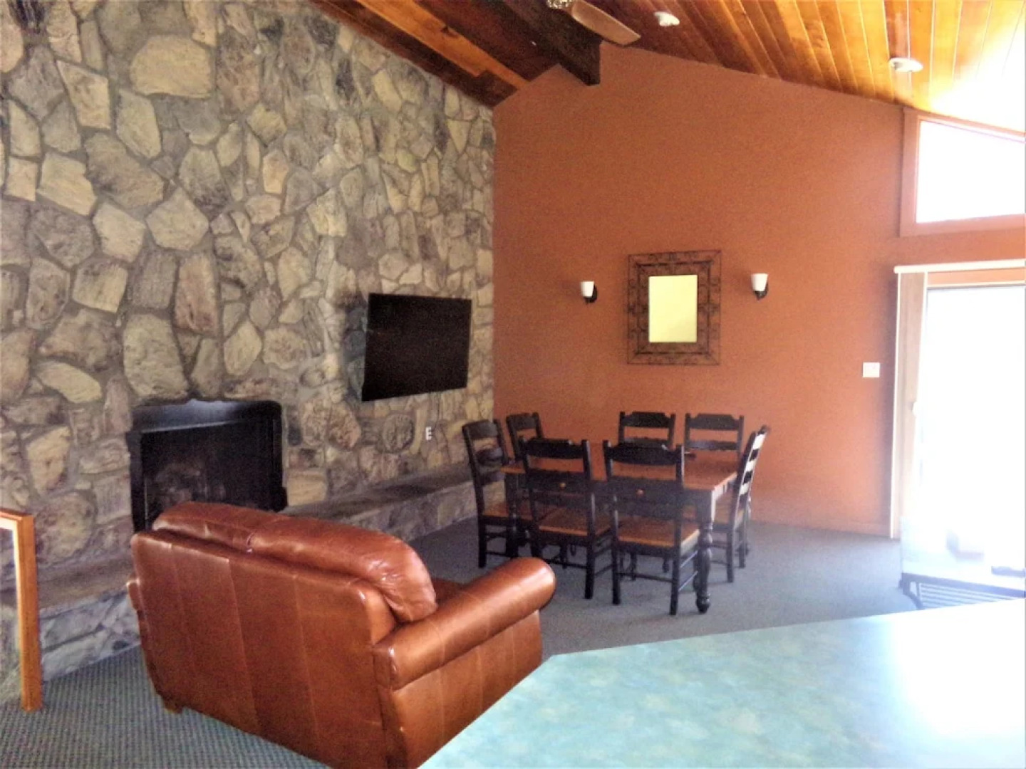 Lake Cliffe 1 Bed 1 Bath Views