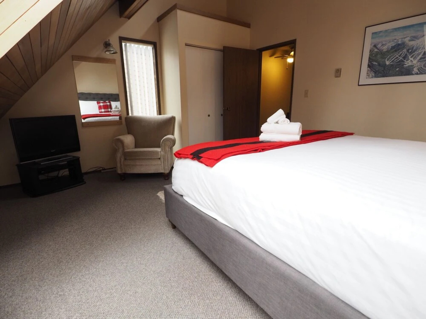 Fern Haven Corner Unit Townhouse near Ski in/Out by Redawning