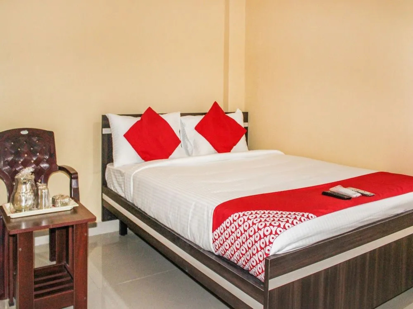 OYO 12840 Sri Guru Residency