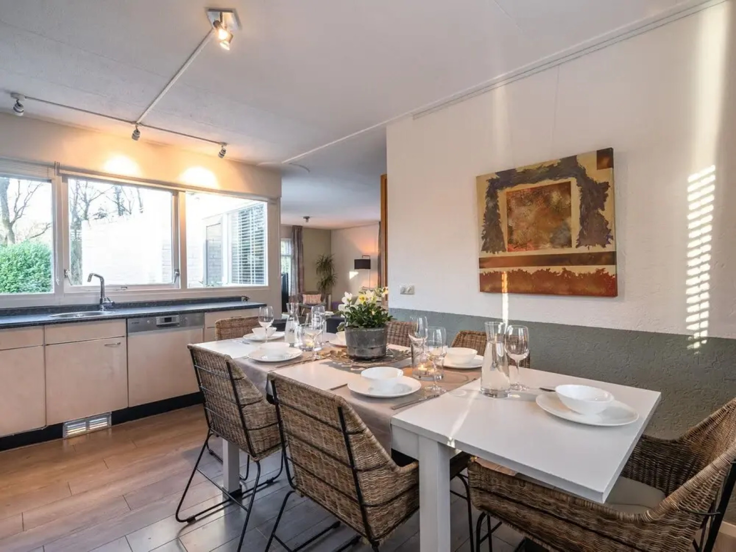 Detached villa with enclosed wooded garden with lawn, jacuzzi and infrared sauna