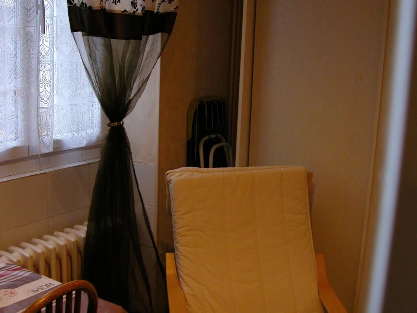 Studio in Néris-les-bains, With Wonderful City View, Enclosed Garden and Wifi