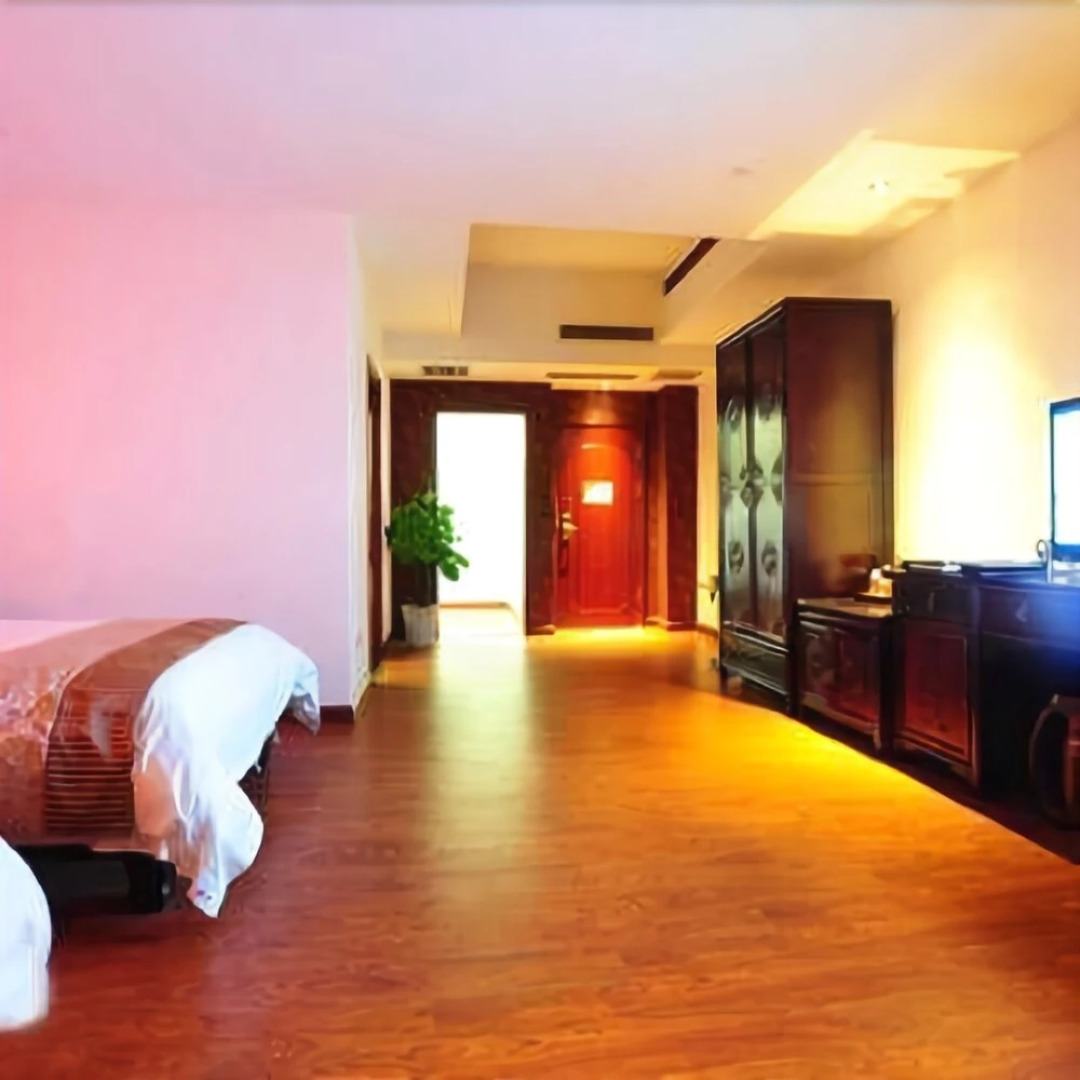 Huabao Holiday Hotel