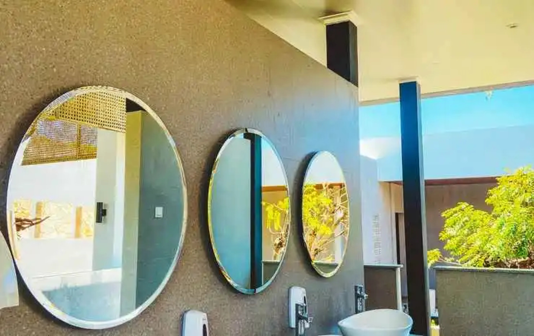 Kambaniru Beach Hotel & Resort