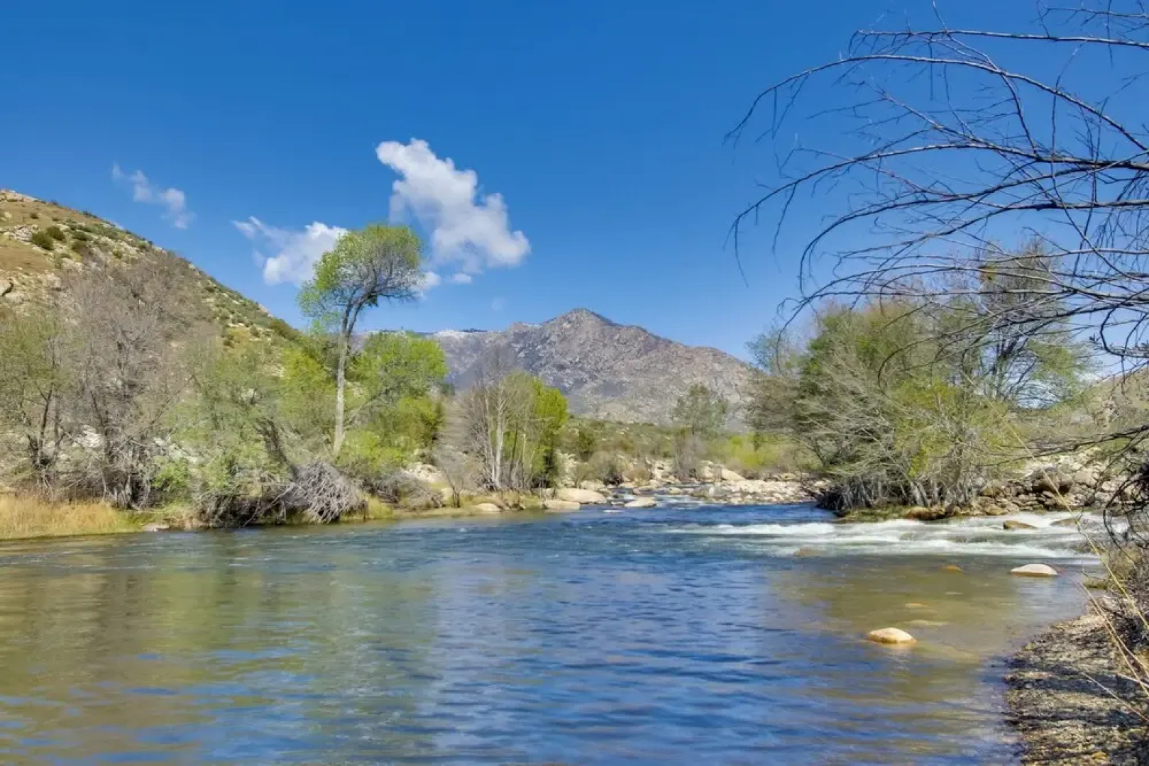 Walk to Riverfront Beach: Kernville Escape