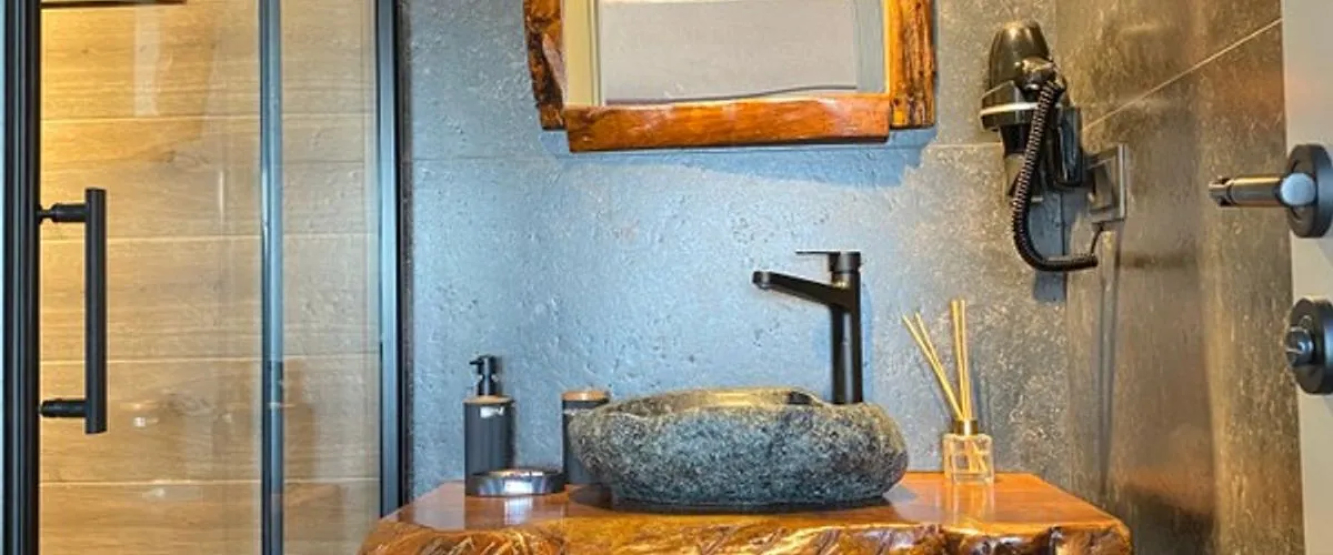 Lavinya Suit Bungalov