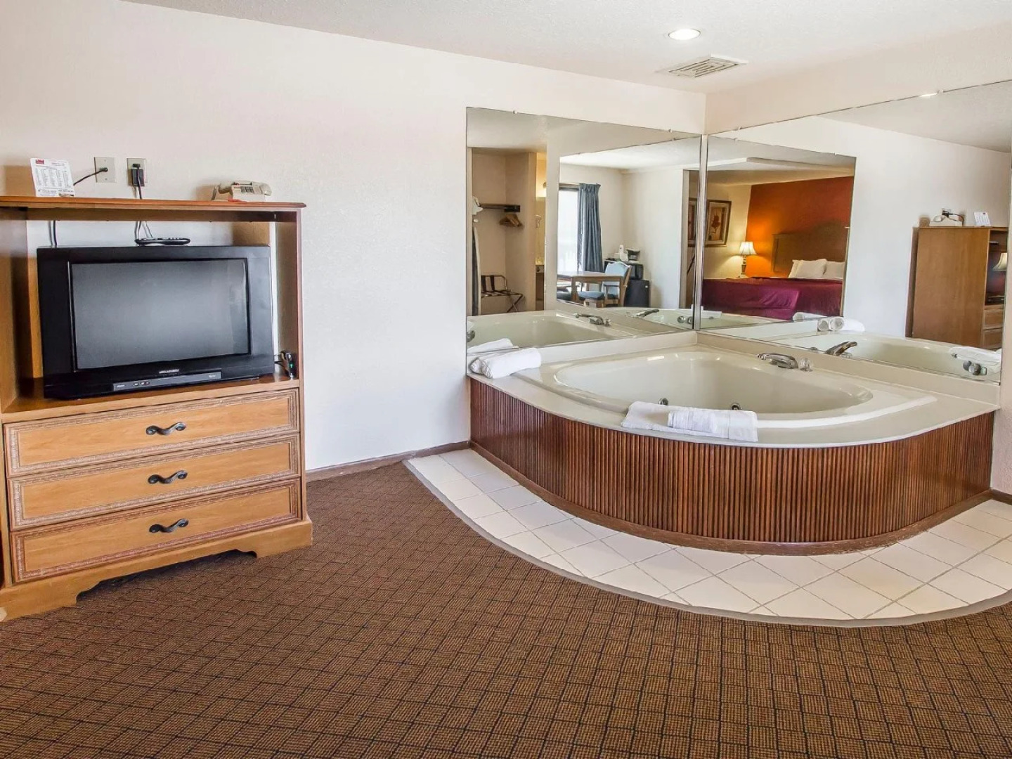 Econo Lodge Inn & Suites Menomonie