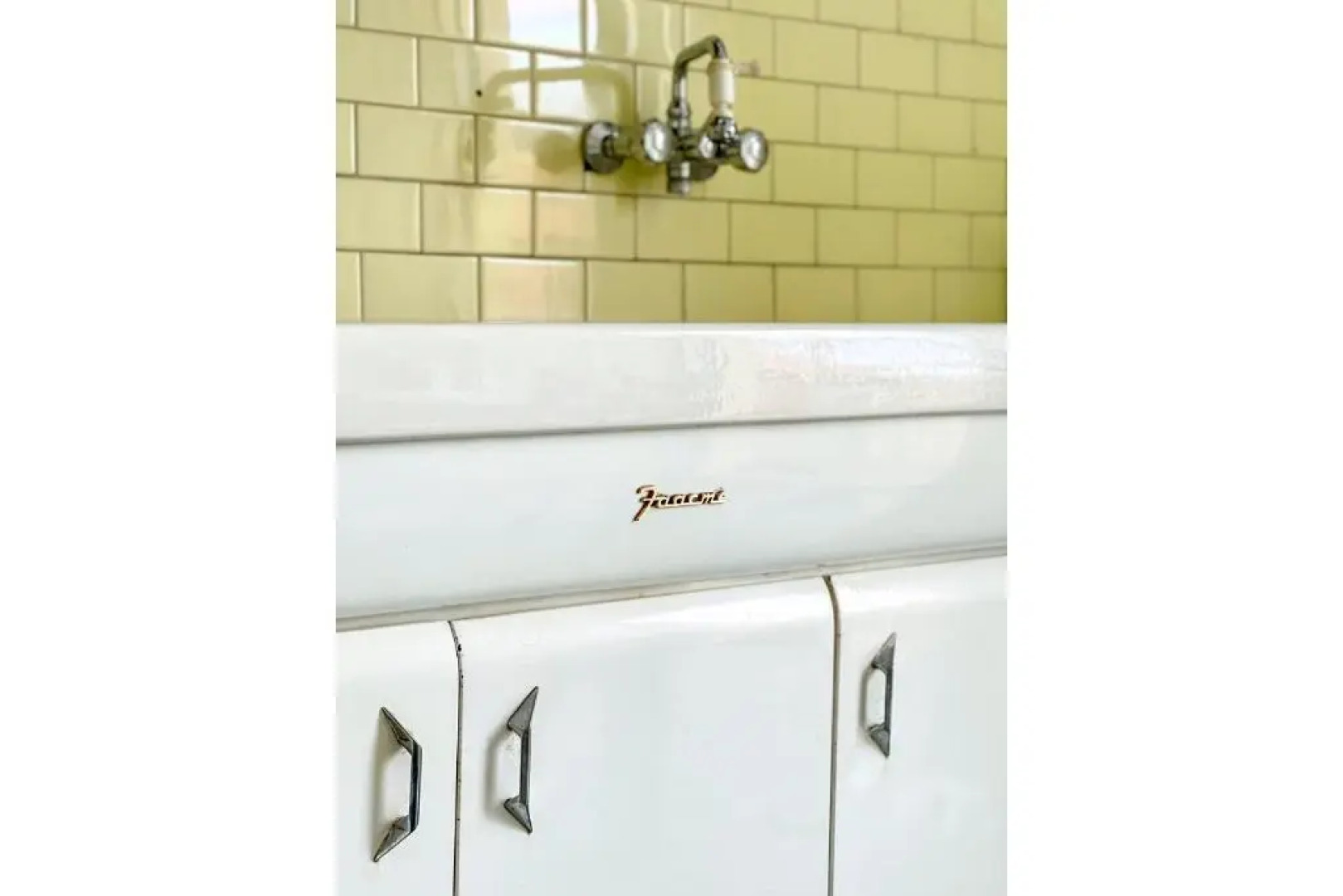 JOIVY Family Flat W/Terrace & Parking Near Beach