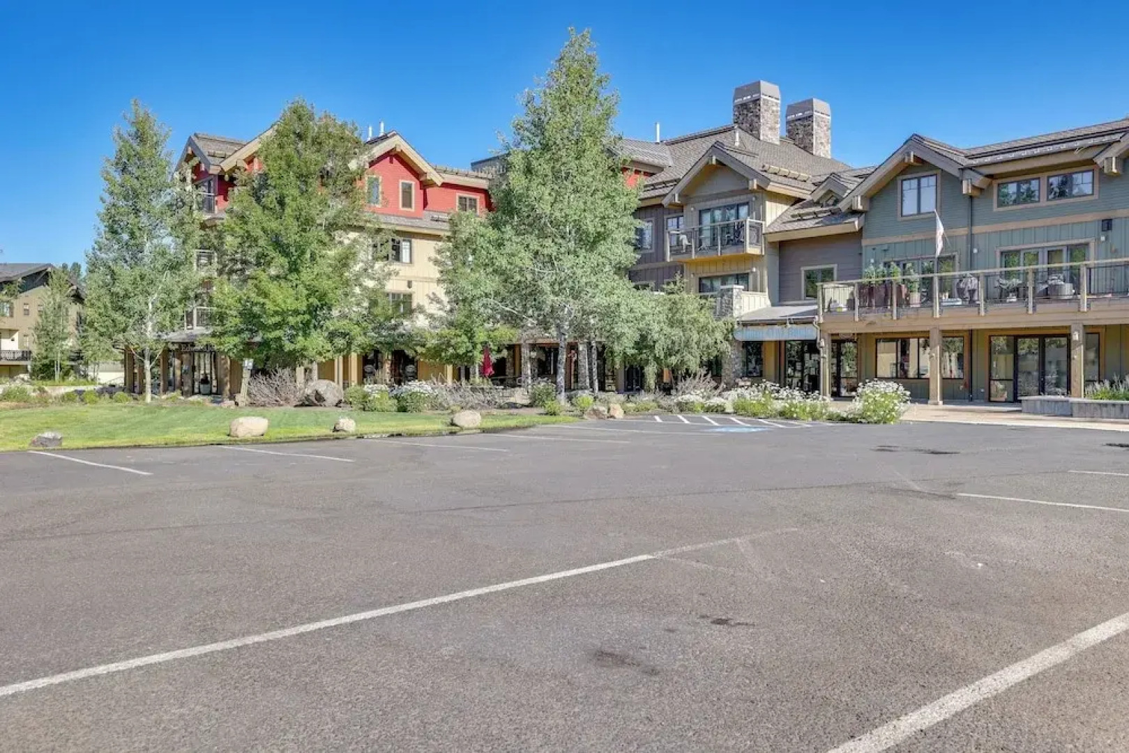 Luxury Mccall Condo 1/2 Mi to Payette Lake!