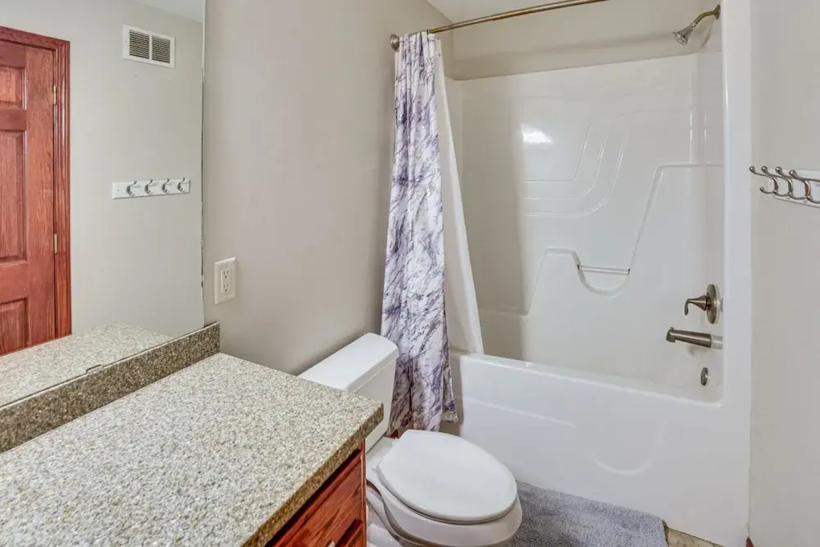 Family Vacation Rental Home ~ 1 Mi to Okabena Lake