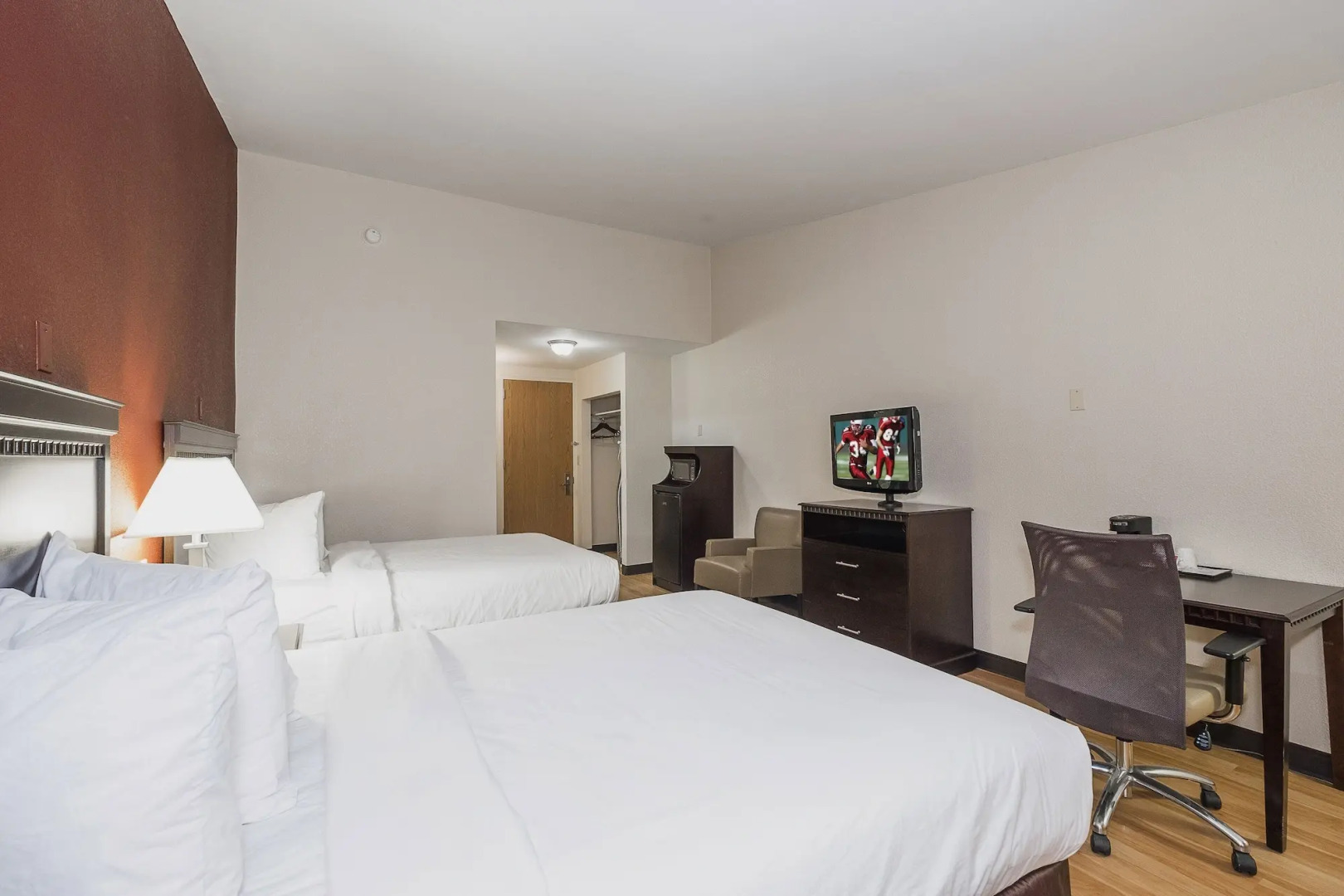 Red Roof Inn & Suites Mt Holly - McGuire AFB