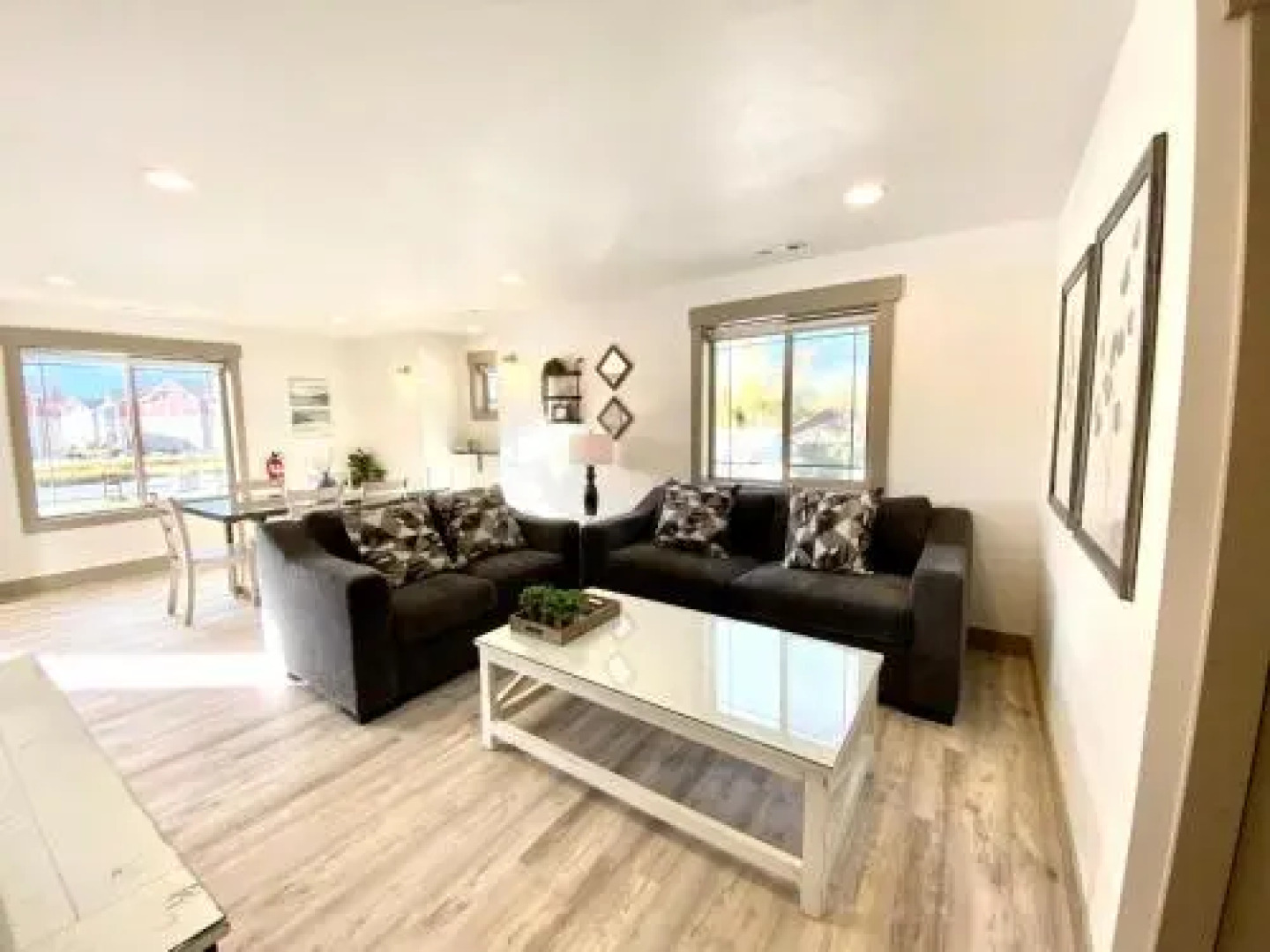 Raspberry Garden Inn & Suites